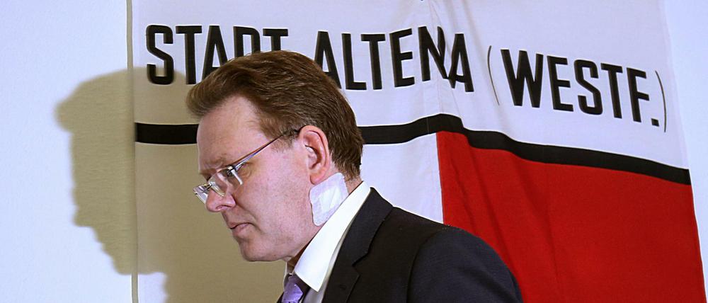 Der Bürgermeister von Altena, Andreas Hollstein (CDU),bei einer Pressekonferenz im Rathaus.