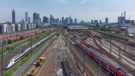 Täglich sollen mehr als 250 Züge mehr durch einen kilometerlangen Tunnel zum Frankfurter Hauptbahnhof gelangen.