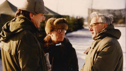 Mut zum Hut. Fritz Pleitgen, Erich Honecker, Günter Gaus (von links nach rechts). 