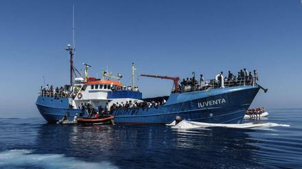 Kein sicherer Hafen für die Iuventa: Seit der Beschlagnahmung 2017 liegt das Schiff in Trapani vor Anker.
