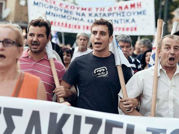 Widerstand der Parteifreunde. In Athen protestieren linke Syriza-Anhänger gegen das Spardiktat.