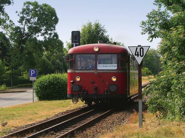 Putbus gilt als Bahnknotenpunkt auf Rügen und wird nicht nur, wie hier zu sehen, von Bummelbahnen genutzt.