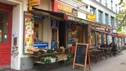 "Berlins bestes Essen aus Sri Lanka" wird auf der Tafel angepriesen. Von außen scheint das Raamson unscheinbar.