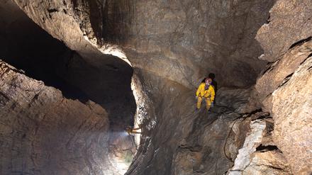 Der US-amerikanische Höhlenforscher Mark Dickey ist in der Morca-Höhle zu sehen, wenige Tage bevor er erkrankte.