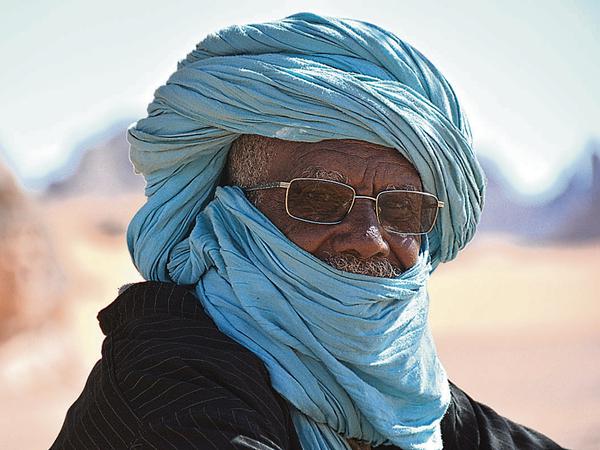 Als die Kolonialmächte Afrika aufteilten, wurden die Tuareg über die fünf Länder Libyen, Algerien, Niger, Mali und Burkina Faso zerstreut. 
