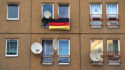 Deutschlandfahne am Fenster, aber auch glücklich?