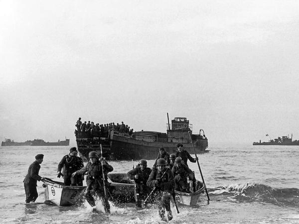 Deutsche Truppen probten die Invasion an der französischen Küste.