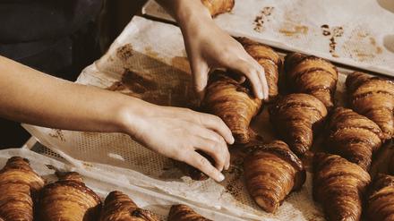 Die hausgemachten Croissants sind nur eine der Attraktionen der neuen Bäckerei "Sofi" in den Sophie-Gips-Höfen in Mitte.