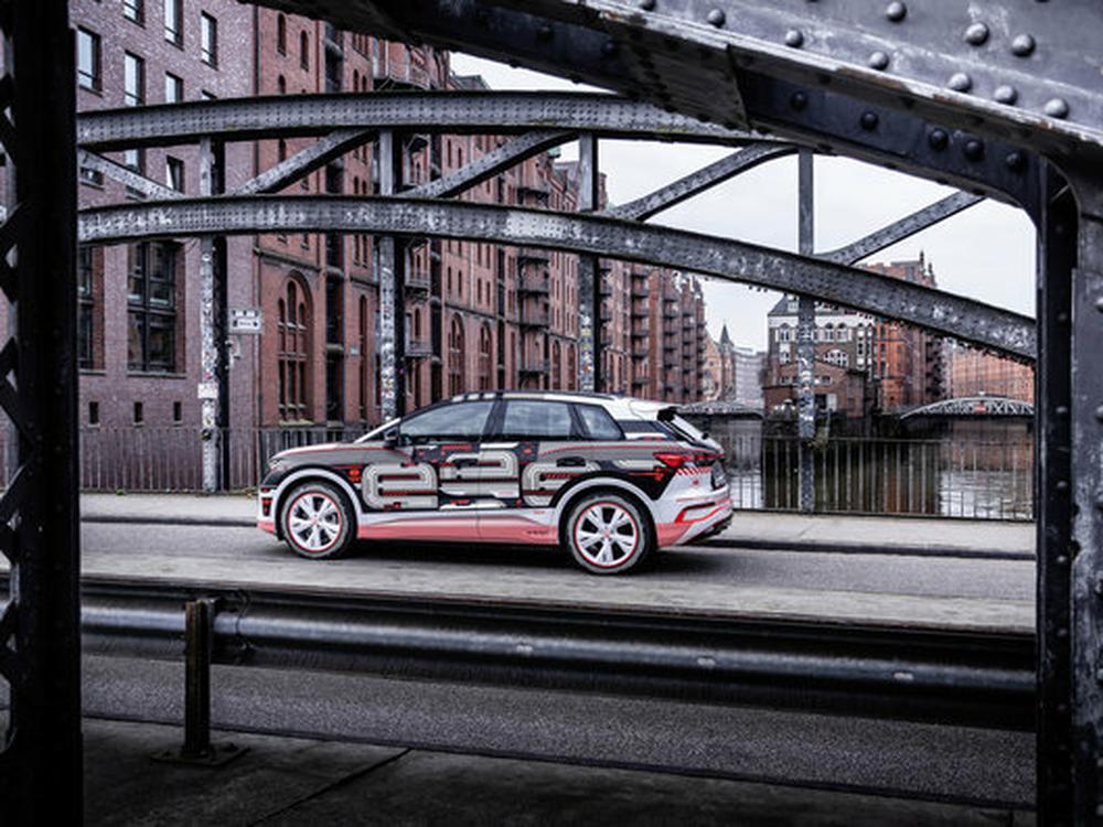 Audi Q4 e-tron: Und die blaue Drohne fliegt voran