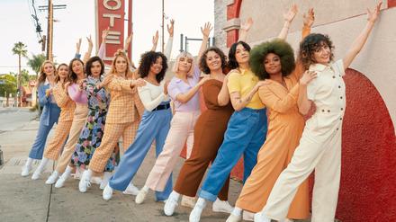 Die elf Tänzerinnen der Tanzkompanie "L.A. City Municipal Dance Squad".