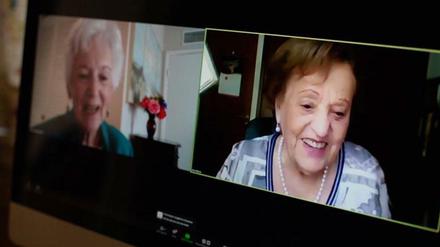 Nach 82 Jahren: Betty Grebenschikoff (l.) und Ana Mará Wahrenberg feiern ihr Wiedersehen über Zoom. 
