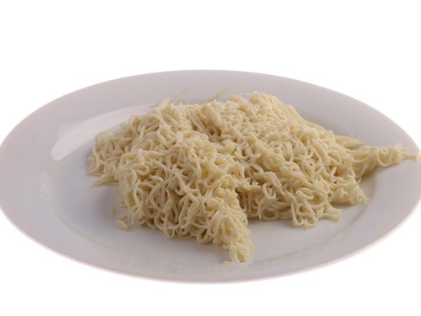 Sehen aus wie Spaghetti, schmecken wie Spaghetti: Pürierte gekochte Nudeln, vom Drucker in appetitliche Form gebracht.