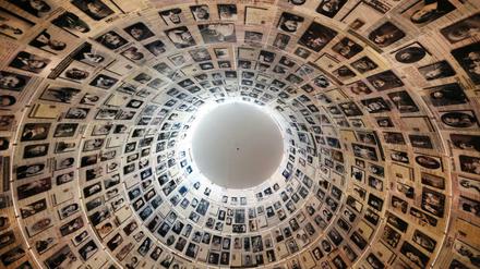 Fotos von Opfern der Shoah in der israelischen Gedenkstätte Yad Vashem.