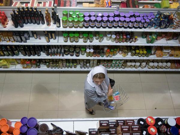 Iranische Produkte sind billiger. Westliche Waren stehen aber für Stil und Individualität.