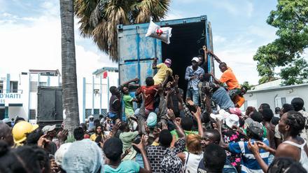 Die humanitäre Lage in Haiti spitzt sich nach dem Erdbeben dramatisch zu.