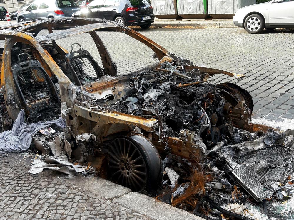 Vandalismus-Serie in Aue: Autokratzer schlägt schon wieder zu - Porsche,  Audi und Co. beschädigt