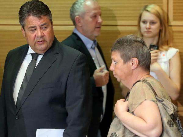 SPD-Chef Sigmar Gabriel und die Putzfrau Susanne Neumann 