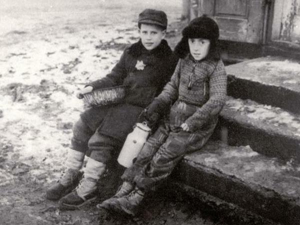 Kinder im Warschauer Ghetto, 1944.