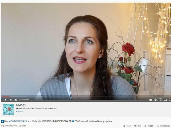 Auf Youtube erklärt Nancy Holten, was die Weiße Bruderschaft über Corona denkt.