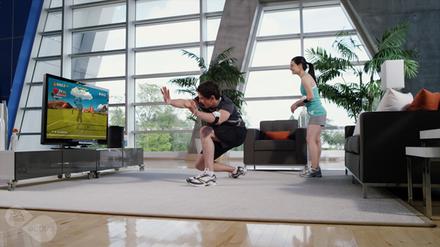 Das Fitness-Spiel „EA Sports Active 2“ gibt es für alle drei Konsolensysteme. Fängt die Kamera die Bewegungen des Spielers einmal nicht korrekt ein, muss die Übung wiederholt werden. Dafür kann das „Balance Board“ bei der Wii zum Mogeln verleiten.
