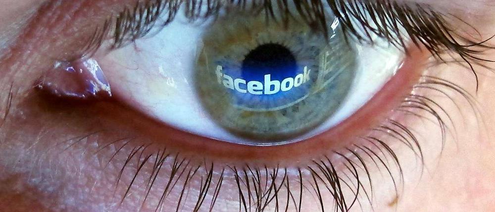 Facebook hat im Streit um die automatische Gesichtserkennung eingelenkt. Die werde auf Eis gelegt. 