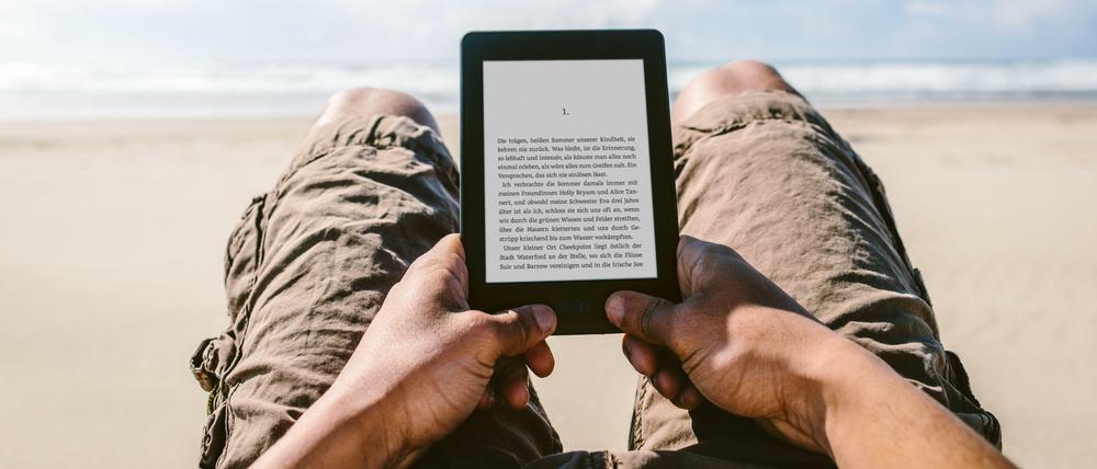 E-Book-Lesegeräte wie das Kindle Paperwhite 2015 kapitulieren auch bei Sonnenschein nicht. 
