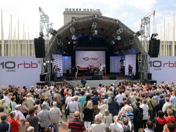 Junger Sender: Der Rundfunk Berlin-Brandenburg feierte 2103 sein zehnjähriges Bestehen. Der RBB ist aus ORB und SFB als Zwei-Länderanstalt hervorgegangen.