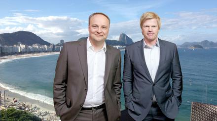 Oliver Welke (links) und Oliver Kahn haben es an der Copacabana schön.