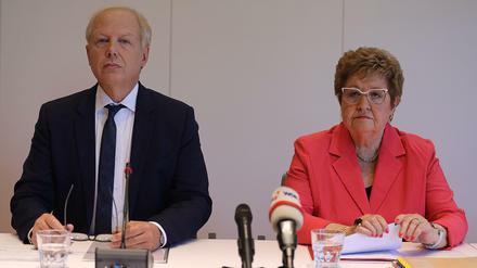 Die frühere Gewerkschaftschefin Monika Wulf-Mathies und WDR-Intendant Tom Buhrow stellen den Abschlussbericht zum Umgang des WDR mit sexueller Belästigung vor.