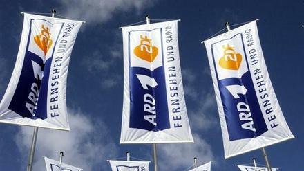ARD und ZDF investieren weniger Geld in ihr Programm, als eigentlich bewilligt.