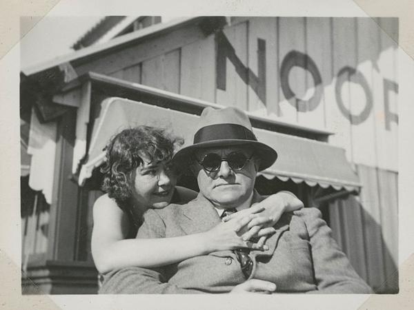 Foto von Max und Quappi Beckmann in den Ferien in Zandvoort, 1934/35. Aus dem privaten Fotoalbum Nr. 1. 