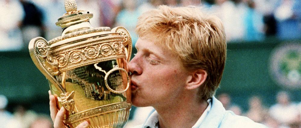 Der damals 18-jährige Leimener Boris Becker gewinnt zum zweiten Mal in Folge das Herren-Einzel-Finale in Wimbledon.