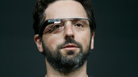 Google-Gründer Sergej Brin mit der Datenbrille Glass.