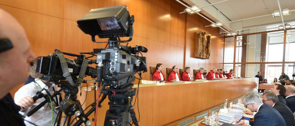 Urteile des Bundesverfassungsgerichts dürfen in Radio und Fernsehen live übertragen werden.