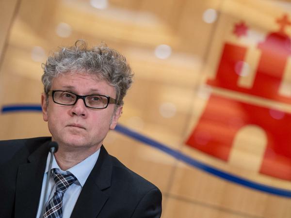 Hamburgs Datenschutzbeauftragter Johannes Caspar geht gegen Facebook vor.