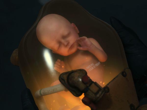 Das Baby, dass der Hauptcharakter von "Death Stranding" auf dem Bauch mit sich herumträgt, warnt den Spielern vor Gefahren. 