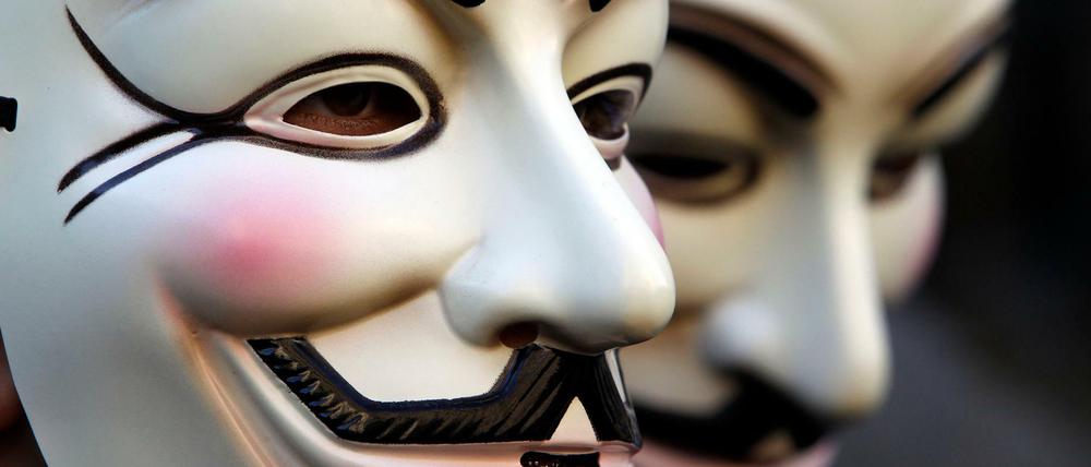 Die für Anonymous typischen Guy-Fawkes-Masken.