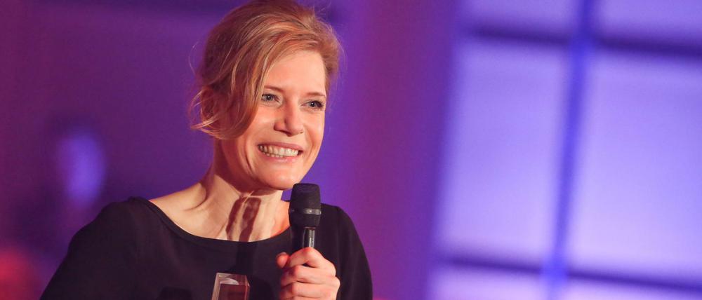 Ina Weisse erhält den Deutschen Fernsehpreis in der Kategorie "Beste Schauspielerin".