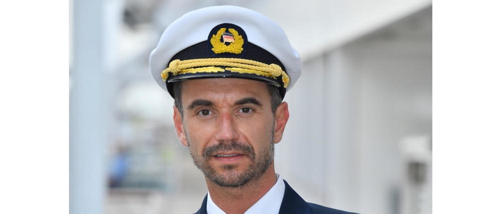 Wo das Bild gemacht wurde, verrät das ZDF nicht. Es zeigt aber Florian Silbereisen als "Traumschiff"-Kapitän.