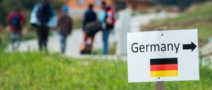 Sehnsuchtsort Deutschland. Aber kommen zu viele Flüchtlinge? Das Thema polarisiert, wie Umfragen zeigen