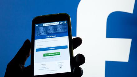 Ein junger Syrer klagt derzeit gegen das Unternehmen Facebook.