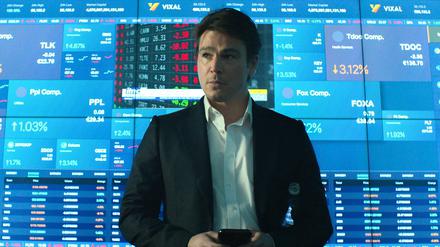 Herr der Daten. Alex Hoffman (Josh Hartnett) hat eine KI erfunden, die Milliardenprofite an der Börse ermöglicht. 