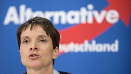 Frauke Petry ist Vorsitzende der Partei Alternative für Deutschland. Oder wäre es besser zu schreiben: der rechtspopulistischen Partei Alternative für Deutschland?