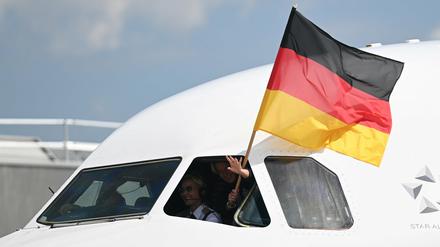 Das deutsche Team wurde nach dem verlorenen Finale gegen England in Deutschland empfangen. 