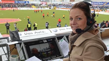 Christina Graf ist Fußballkommentatorin in der zweiten Bundesliga.