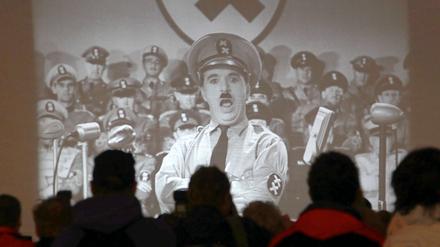 Nur im Film eine gewisse Ähnlichkeit: Charlie Chaplin spielt den großen Diktator.