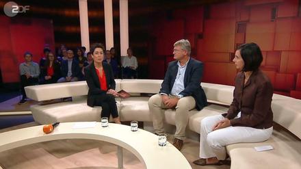ZDF-Moderatorin Dunja Hayali (links) diskutierte in ihrem Talkmagazin mit Gästen.