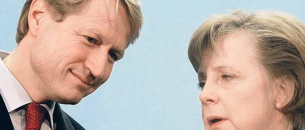 Heißer Draht. Ulrich Wilhelm könnte direkt aus einer politischen Funktion heraus an die Spitze des Bayerischen Rundfunks wechseln. Und Angela Merkel hat eine Personalie.Foto:ddp