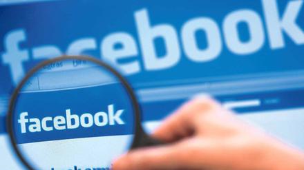 Infektionsweg Nr. 1: Weil viele Facebook-Mitglieder das soziale Netzwerk etwas zu sorglos nutzen, haben sich die Virenschreiber auf die Plattform eingeschossen. Foto: dpa