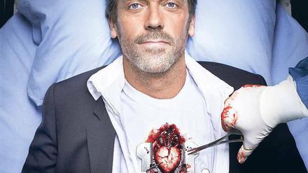 Operation am offenen Hemd. Der Diagnosearzt (Hugh Laurie) hat gut lächeln. Seine Chefin, Lisa Cuddy, will eine Beziehung mit ihm wagen. 